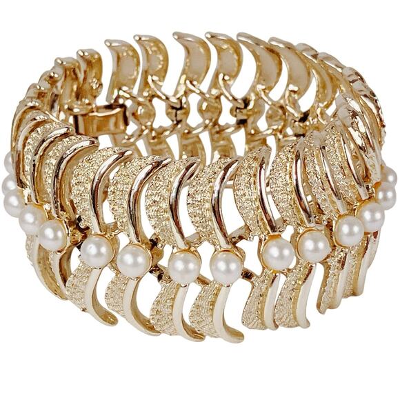 VTG Signed Kramer Mid Century Bracelet Gold Tone Faux Pearl Link Old Hollywood - Picture 1 of 16